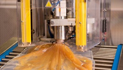 Como a polpa de fruta é processada e preparada para uso em indústrias de alimentos?